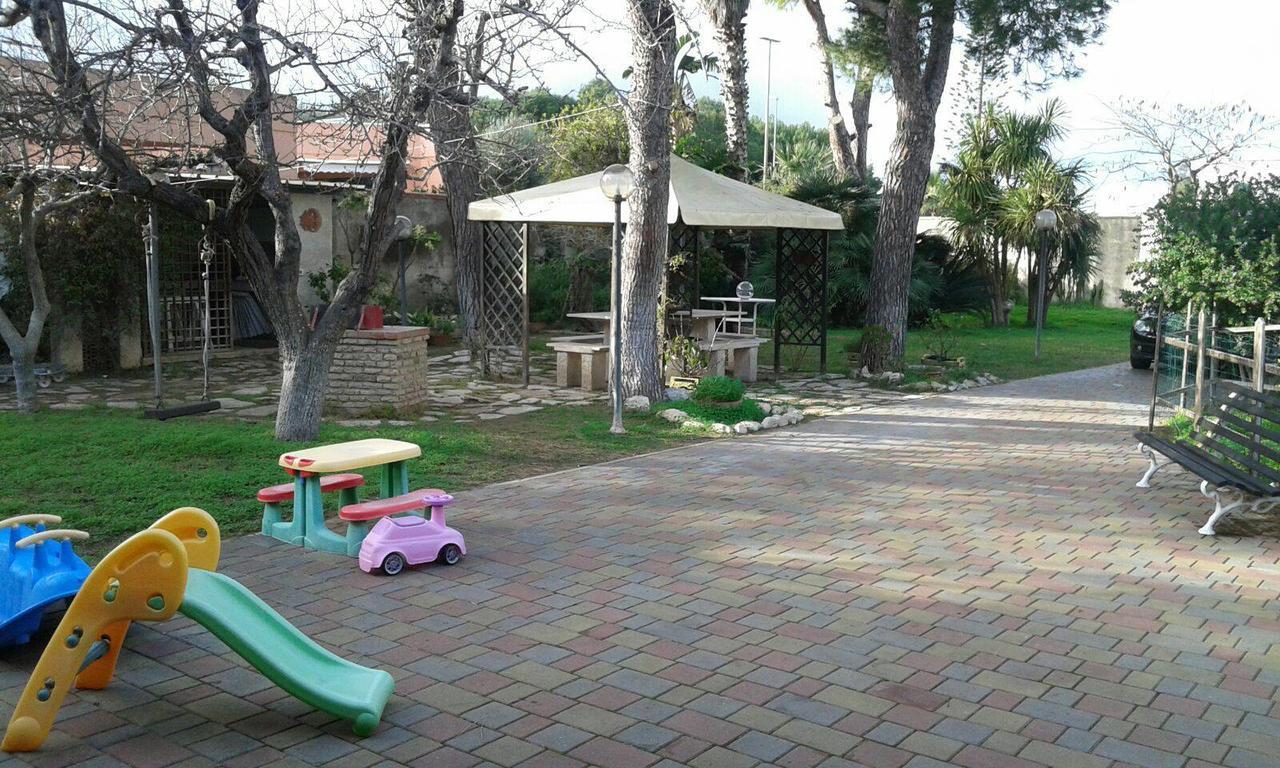 Casina Delle Arti Bed & Breakfast San Cataldo  Bagian luar foto