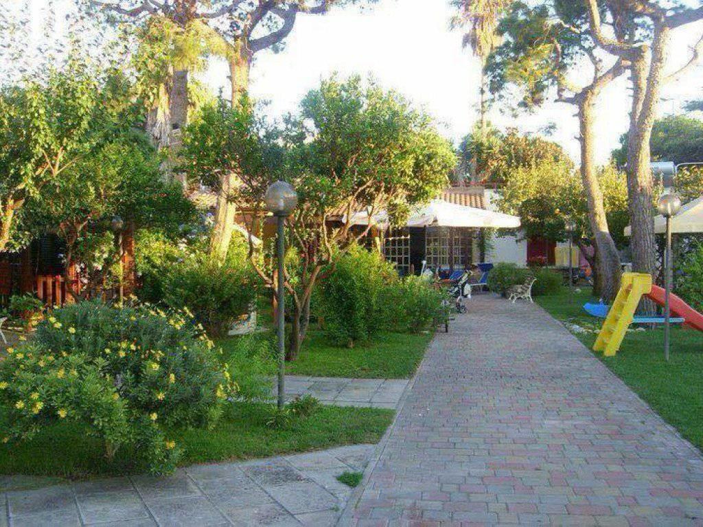 Casina Delle Arti Bed & Breakfast San Cataldo  Bagian luar foto