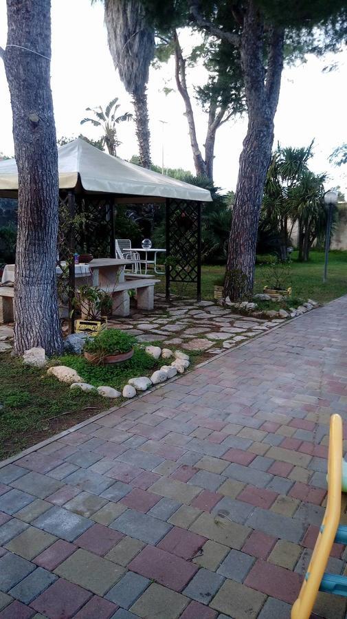 Casina Delle Arti Bed & Breakfast San Cataldo  Bagian luar foto